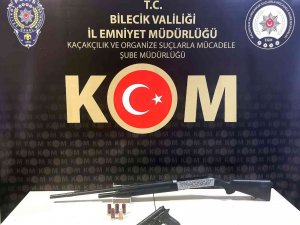 Bilecik’te Bir Araçta Yapılan Aramada Av Tüfeği Ve Tabanca Ele Geçirildi