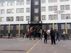 Sınava Bu Kez Öğretmenler Girdi