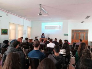 Üniversite Öğrencilerine Sosyal Medyanın Zararları Anlatıldı