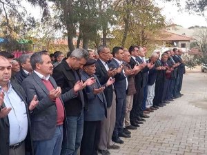 Selendi Halılar Mahallesi’nde Vatandaşlar Yağmur Duasına Çıktı