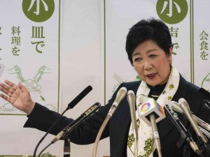 Tokyo Valisi Koike’den Enerji Tasarrufu İçin "Boğazlı Kazak Giyin" Çağrısı