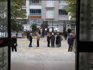 Uzun Yıllar Sonra Sınava Giren Öğretmenlerden Öğrencilere Uyarı