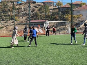 Selendi’de ’Evinin Sultanları’ Sahada Buluştu