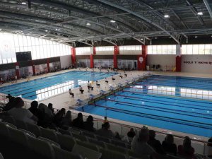 Yüzme Sporcularının Velilerinden ‘Isınmaya Geç Girdik’ Tepkisi