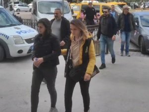 Tartıştığı Sevgilisini Bıçaklayarak Öldüren Genç Kız Adliyeye Sevk Edildi