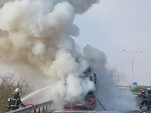 Seyir Halinde Alev Alan Tır Kül Oldu