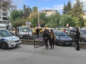 Sevgilisini Bıçaklayarak Öldüren Genç Kız Tutuklandı