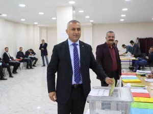 Yütso Seçimlerini ’Mavi’ Liste Kazandı