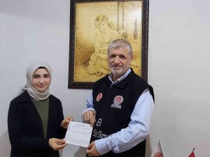 Genç Öğretmen İlk Maaşını Ve Aldığı Promosyonu Yetimlere Bağışladı