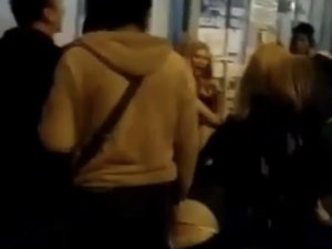 İ̇stanbul’da Dehşet Anları Kamerada: Engelli Genci Bıçaklayıp Parasını Gasp Ettiler