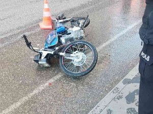 Otomobil İle Motosiklet Çarpıştı: 1 Yaralı