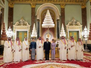 Tayland Kralı Vajiralongkorn Ve Kraliçe Suthida, Dünya Liderlerini Ağırladı