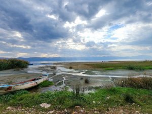 Göl Çekildi, Tekneler Karada Kaldı