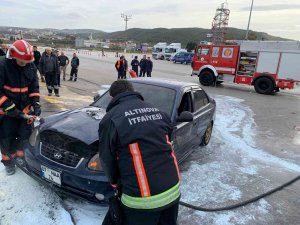 Topçular İ̇skelesi’nde Otomobil Yangını