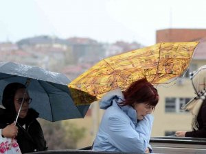 Meteorolojiden Kuvvetli Rüzgar Ve Fırtına Uyarısı