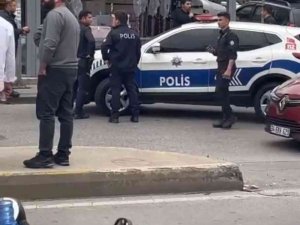 Maltepe’de Hem Kendine Hem Çocuğuna Bıçak Dayadı