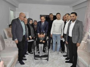 Milletvekili Ceylan Duyarsız Kalmadı, Küçük Elif Akülü Sandalyesine Kavuştu