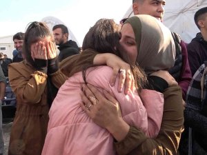 Rusya Sınırından Tahliye Edilen Ve 4 Çocuğuna Kavuşan Ahıska Türkü Anne: “Erdoğan Babamdan Allah Razı Olsun”