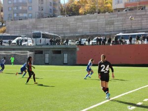 Kadınlar Futbol Süper Ligi: Hakkarigücü: 0 - Fatih Karagümrük: 0