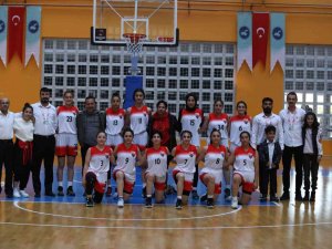 Van Büyükşehir Belediyesi Kadın Basketbol Takımı İlk Maçından Galip Ayrıldı