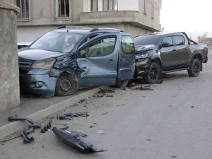 Yüksekova’da Trafik Kazası: 3 Yaralı