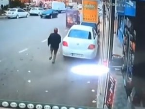Uçan Dolap...fırtına Bursa’da Herşeyi Uçurdu