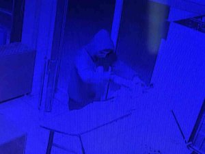 Bursa’da Hırsız Sadaka Kutusunu Böyle Çaldı