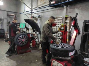Lastikçilerin ’Kış Lastiği’ Mesaisi Başladı