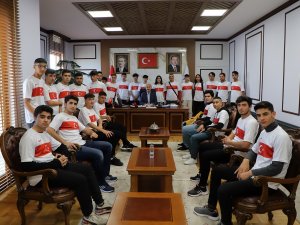 Kahramanmaraşlı Gençler Milli Maç Heyecanı Yaşadı