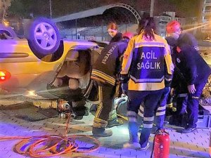 Takla Atıp Ters Duran Otomobilde Sıkışan Sürücü Yaralı Kurtarıldı