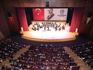 Dev Orkestra Neşet Ertaş’ın Türkülerini Seslendirdi
