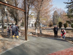 Ressam Ahmet Yakupoğlu Parkı Yenileniyor