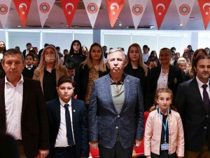 ’Çocuk Meclisi’ Üyeleri Mazbatalarını Mansur Yavaş’tan Aldı