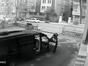 Kaza Yapan Tiyatrocuların Son Tiyatro Gösterisindeki Görüntüleri Güvenlik Kamerasında