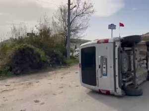 Otomobil İle Hafif Ticari Araç Çarpıştı: 1 Yaralı