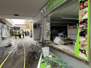 Almanya’da Belediye Otobüsü İş Yerine Daldı: 5 Yaralı