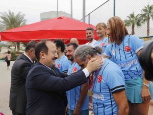 Öğretmenlerin Tenis Mücadelesi