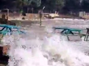 Dev Dalgalar Ürkütücü Boyuta Ulaştı