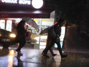 Aydın’da Beklenen Sağanak Yağış Başladı