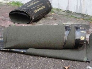 Sancaktepe’de Şiddetli Rüzgar Binanın Çatısını Uçurdu, Uçan Çatı Havada Asılı Kaldı