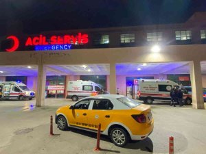 Pamuk İşçilerini Taşıyan Minibüs Kaza Yaptı: 13 İşçi Hafif Yaralandı
