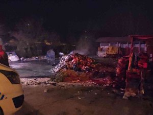 Ruhsatsız Geri Dönüşüm Tesisinde Yakılan Ateş Ekipleri Harekete Geçirdi