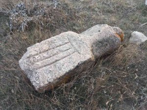 Selçuklu Ve Osmanlı Döneminden Kalma Mezarlara Köylüler Sahip Çıktı