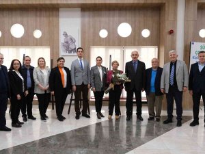 Sanatseverler Şükriye Çobanoğlu’nun Resim Sergisinde Buluştu