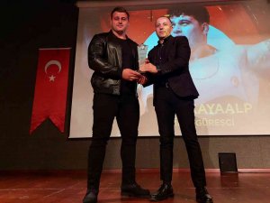 5. Kez Dünya Şampiyonu Olan Milli Güreşçi Rıza Kayaalp’e Ödül