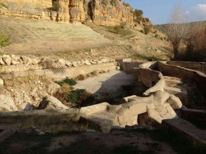 Akarsu Kurudu, Ortaya Çıkan Mağara Tehlike Saçıyor
