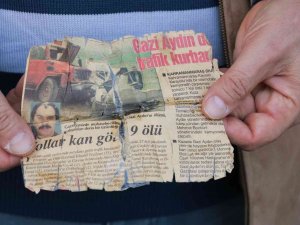 Arkadaşının Ölüm Haberini 24 Yıldır Cüzdanında Saklıyor