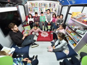 Karesi Mobil Çocuk Kütüphanesi Hizmete Girdi