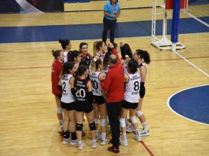 Bilecik Belediye Spor Kadın Voleybol Takımı 3: Tepebaşı Gençlik Spor: 1