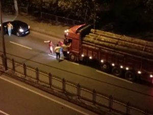 Trafikte Yol Verme Kavgası Cep Telefonu Kameralarına Yansıdı